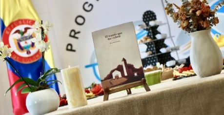 Mujer que creció en hogares de la Beneficencia de Cundinamarca publica libro sobre su historia de vida