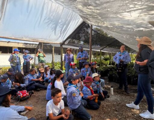 Niños y jóvenes participan en jornada forestal y ambiental en Cajicá