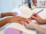 Mujeres y jóvenes de Soacha podrán formarse en belleza y barbería