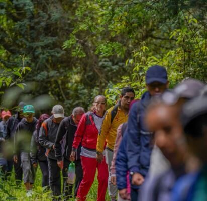 Mosquera fortalece hábitos saludables a través del senderismo