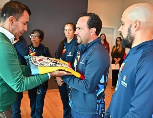 Cundinamarca entrega bandera a sus deportistas