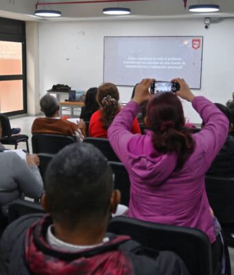 Emprendedores de Funza recibieron capacitación en liderazgo y comunicación