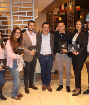 “Las dos caras del liderazgo”, el libro que busca formar nuevos líderes en Cundinamarca por Alejandro Linares y Ever Arévalo