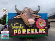Carrozas y comparsas llenaron de alegría las calles de Cota