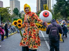 Más de mil artistas rindieron homenaje a la memoria en las calles de Bogotá