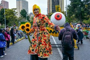 Más de mil artistas rindieron homenaje a la memoria en las calles de Bogotá