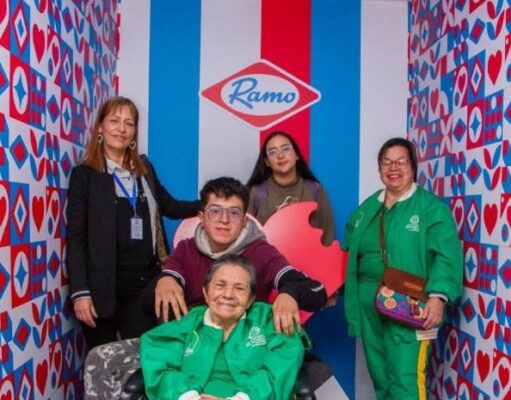 Personas mayores de Madrid disfrutaron recorrido por Productos Ramo