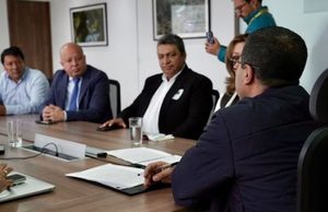 CAR y municipios fortalecen medidas para proteger las fuentes de agua