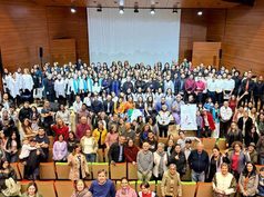 El canto colectivo reunió a diferentes generaciones en Chía