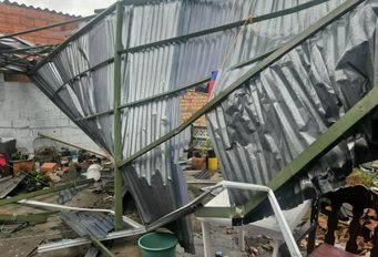 Funza atiende emergencias por fuertes vientos en varios barrios