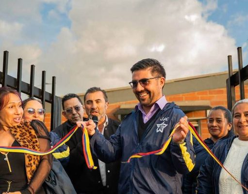 Salón comunal de Parques de Santa María queda renovado